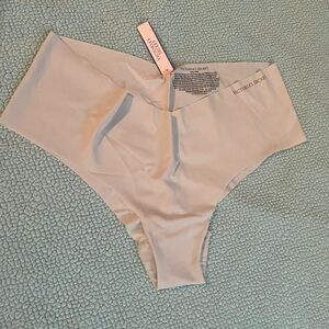 NWT VS Cheeky Panty 2020